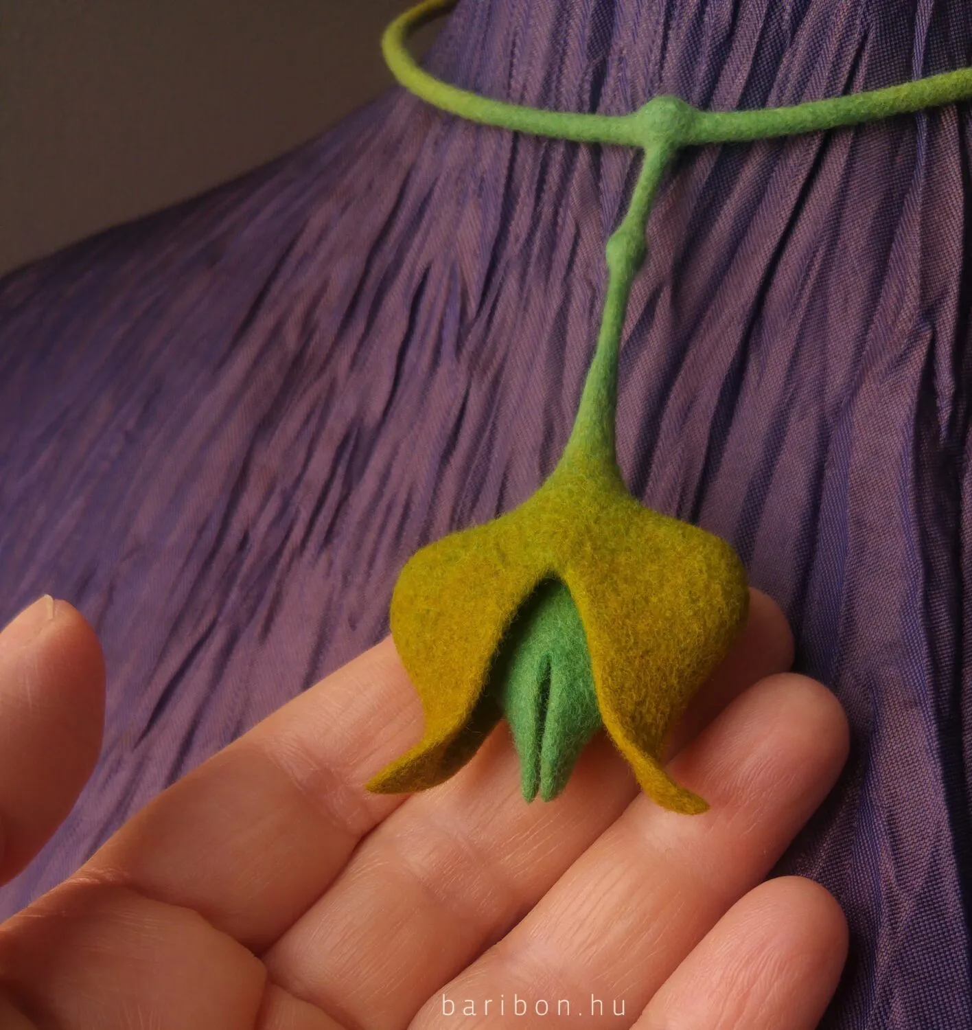 Baribon Lily colier crin verde scurt handmade