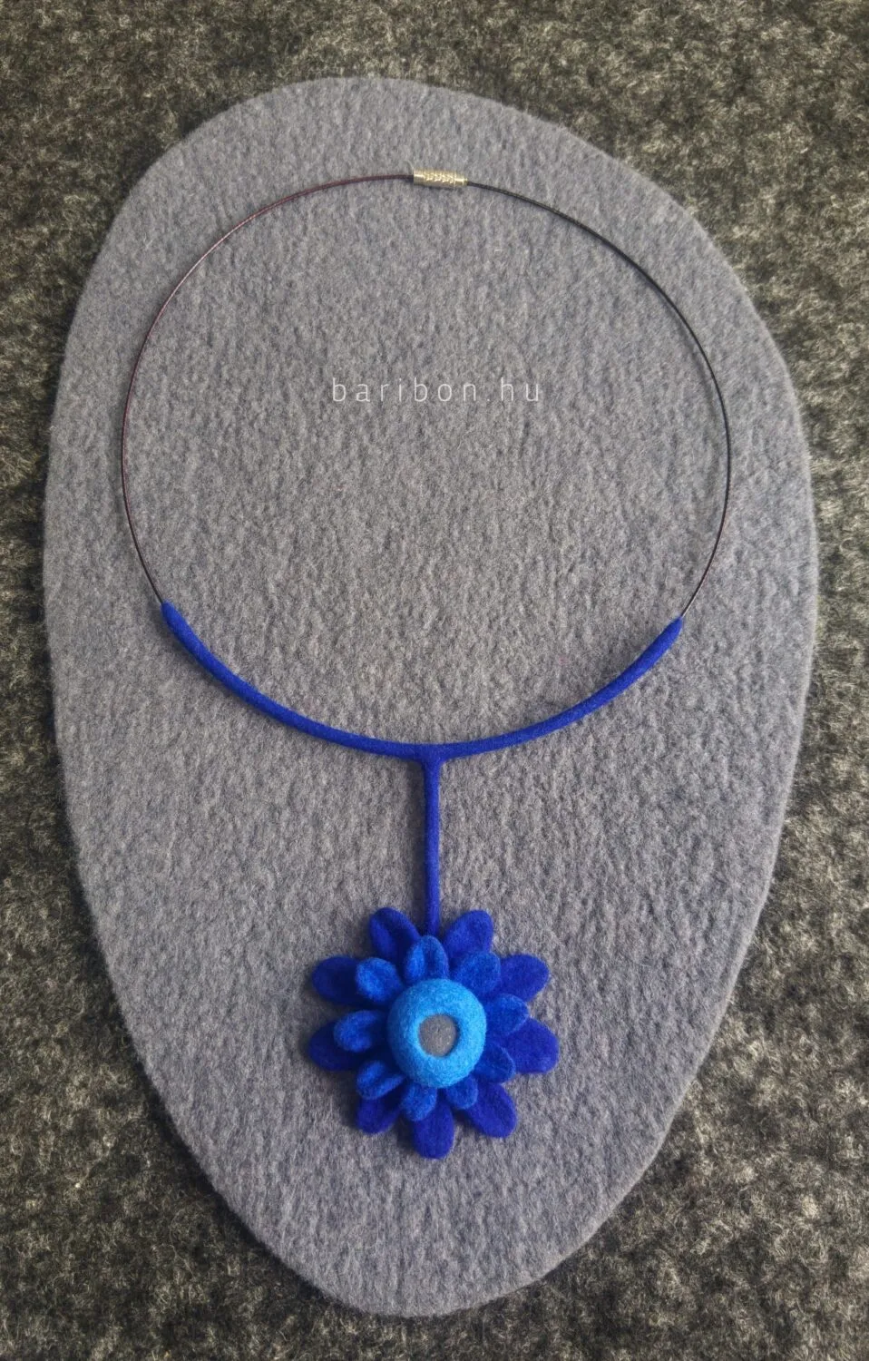 Baribon colier floare albastru scurt
