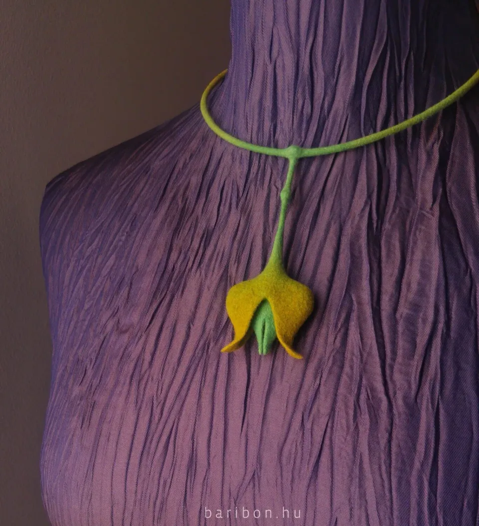 Baribon Lily colier crin verde scurt handmade
