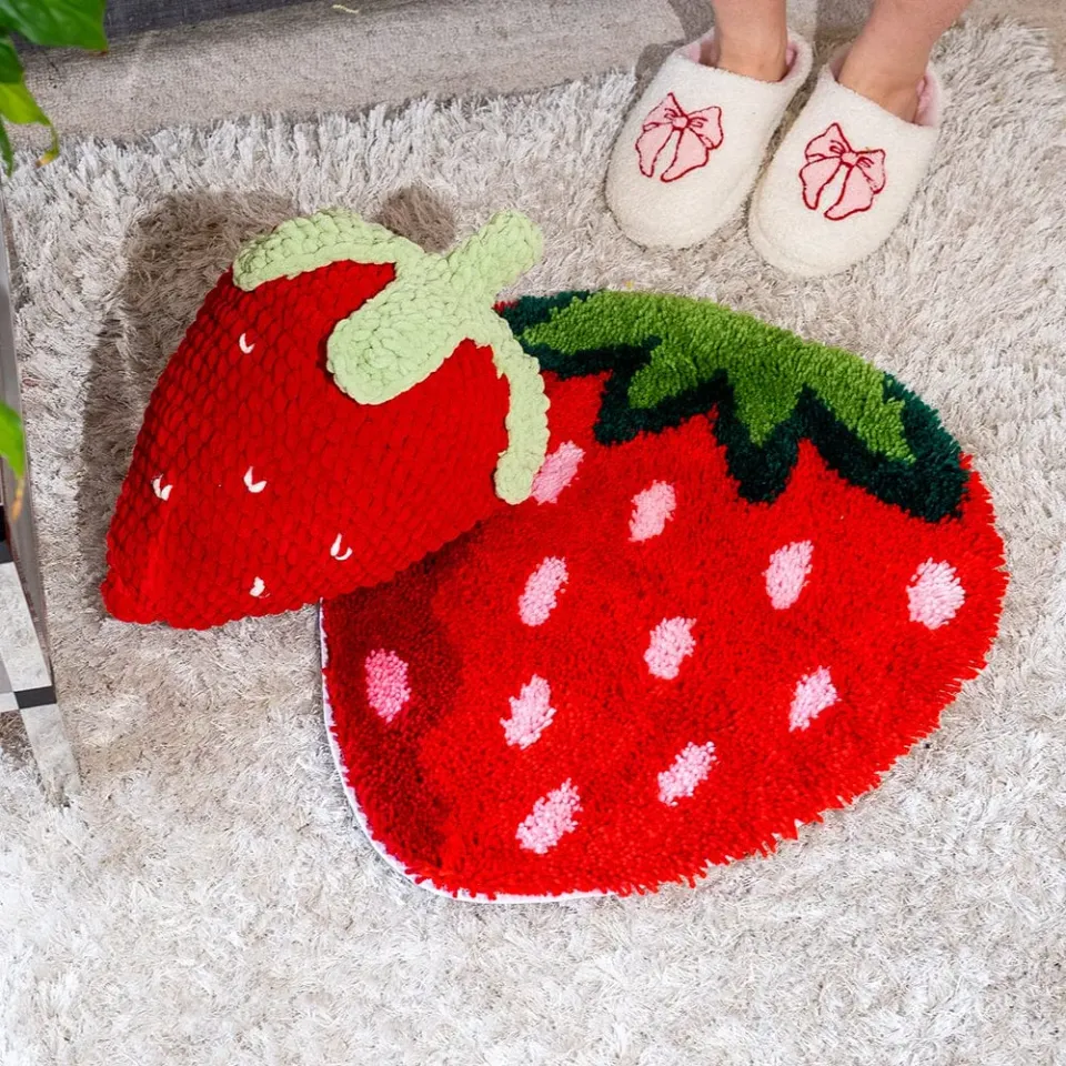 Craft Club Strawberry Dreams set croșetat și covor latch hook