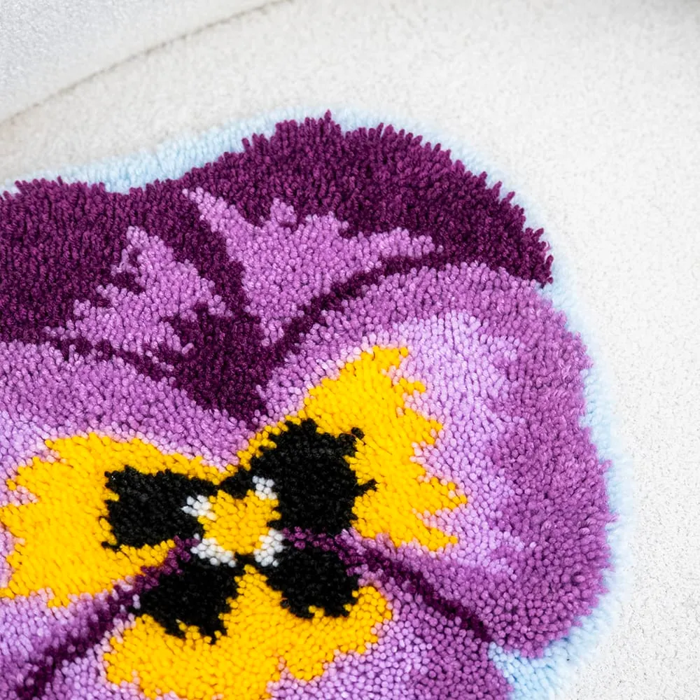 Craft Club Precious Pansy kit rug 48x48 incepatori