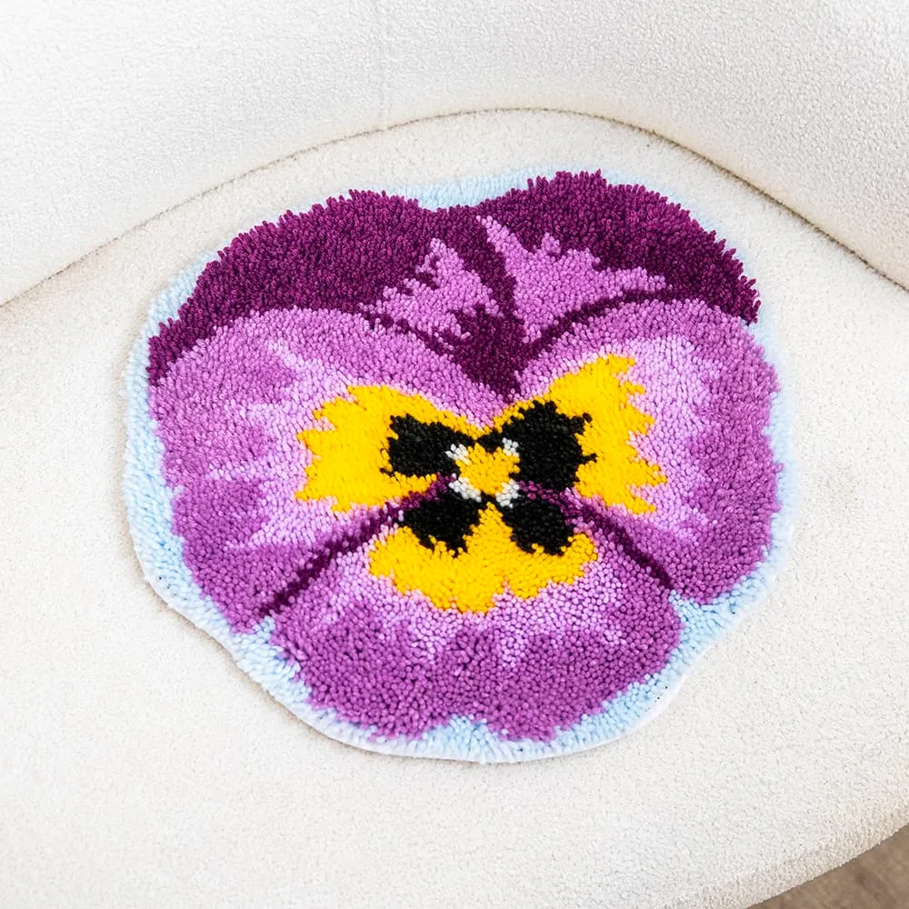 Craft Club Precious Pansy kit rug 48x48 incepatori