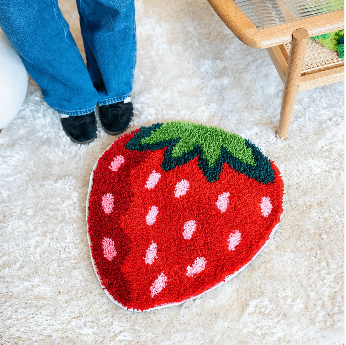 Craft Club STRAWBERRY DREAMING kit covor latch hook cu fructe
