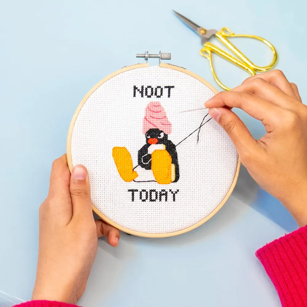Craft Club Cheeky Pingu kit goblen punct cruce trio