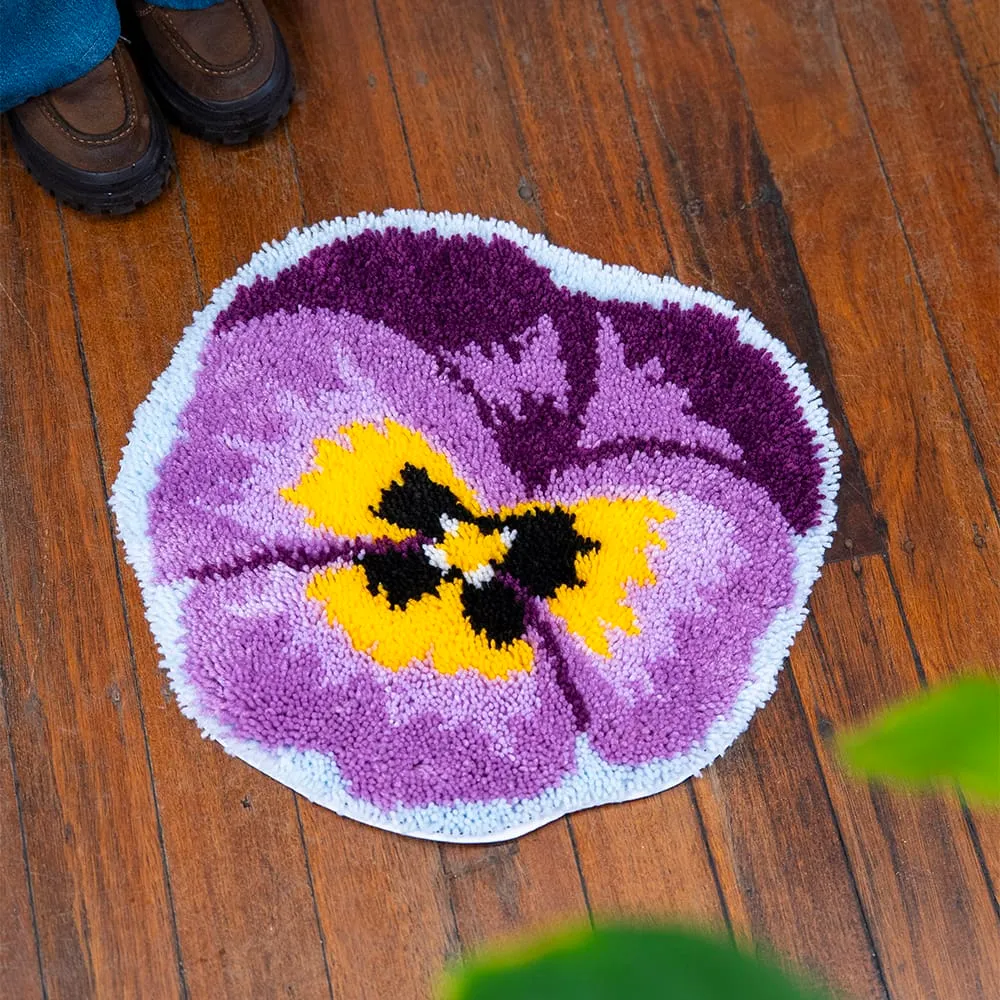 Craft Club Precious Pansy kit rug 48x48 incepatori