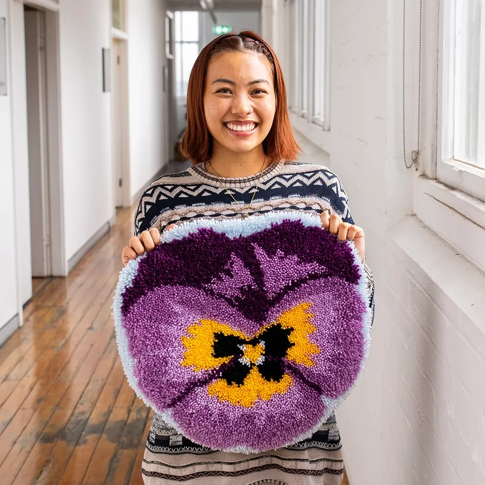 Craft Club Precious Pansy kit rug 48x48 incepatori